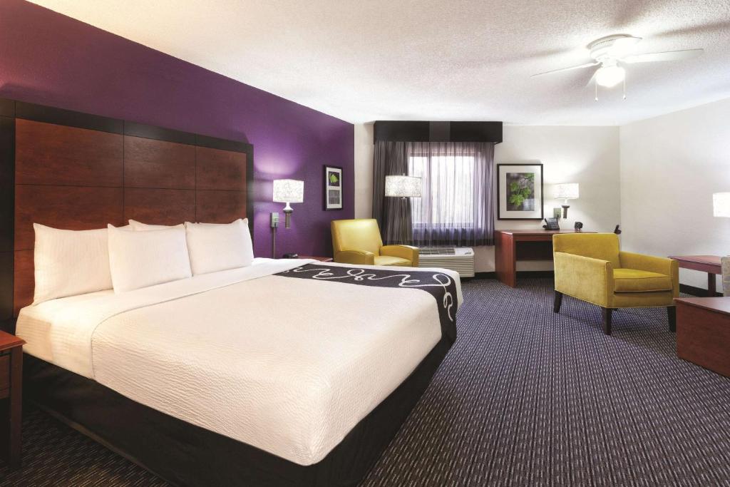 La Quinta by Wyndham Miami Airport East - main image