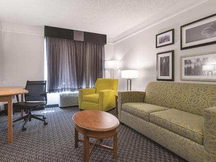 La Quinta by Wyndham Miami Airport East - image 2
