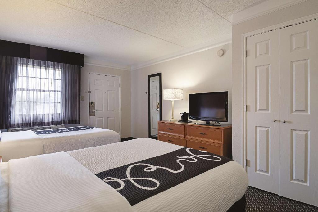 La Quinta by Wyndham Miami Airport East - image 3