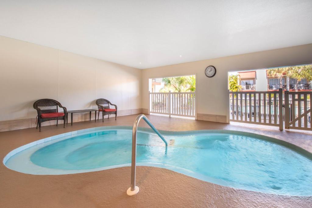La Quinta by Wyndham Clearwater Central - image 5