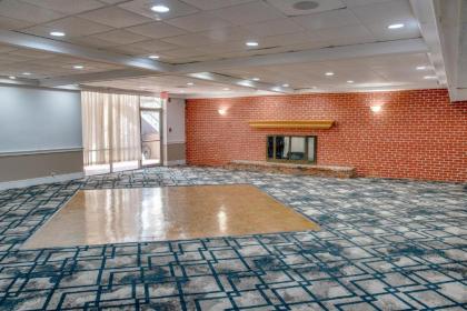 Days Inn by Wyndham St. Petersburg / Tampa Bay Area - image 3