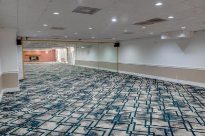 Days Inn by Wyndham St. Petersburg / Tampa Bay Area - image 4