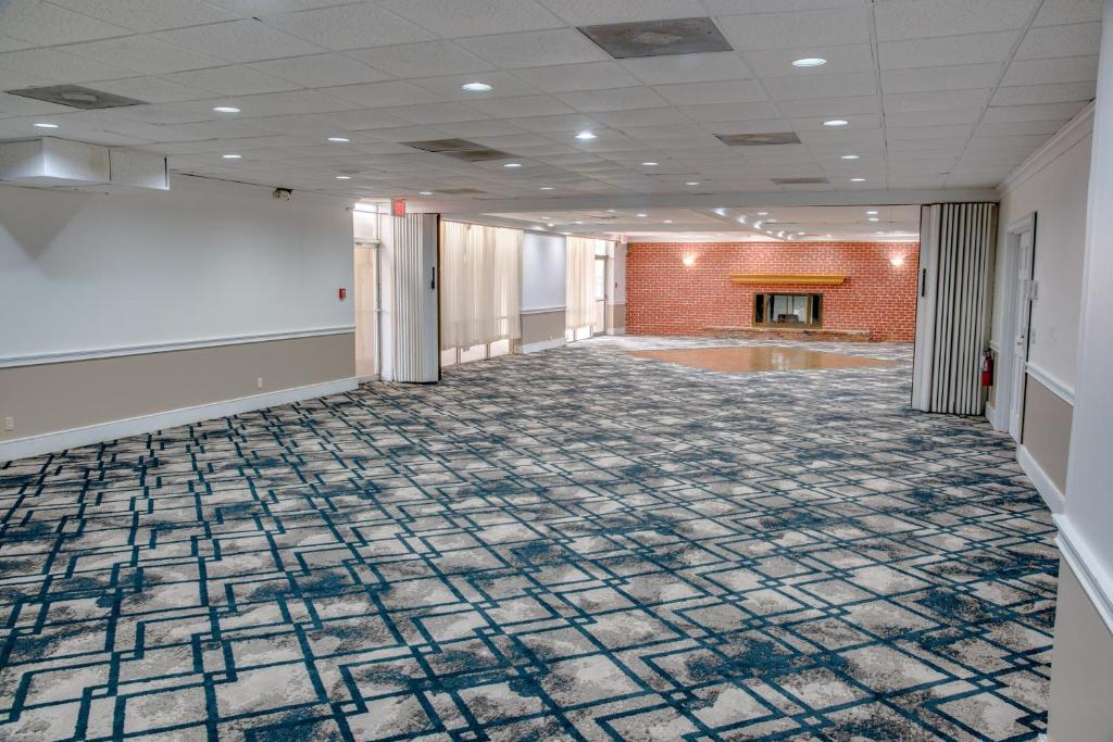 Days Inn by Wyndham St. Petersburg / Tampa Bay Area - image 5