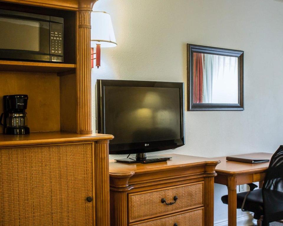Quality Inn & Suites St Augustine Beach - image 2