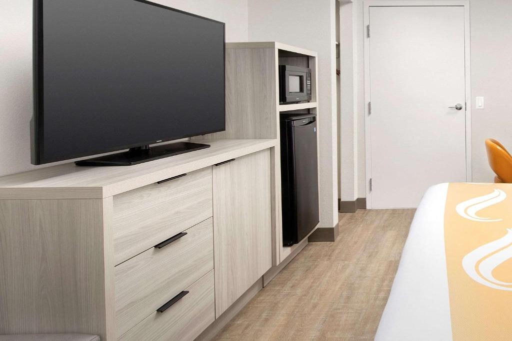 Quality Inn Atlantic Beach-Mayo Clinic Jax Area - image 2