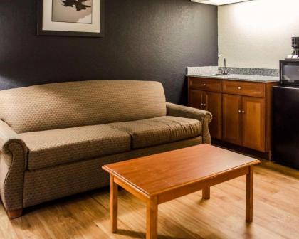 Quality Inn At Eglin AFB - image 2