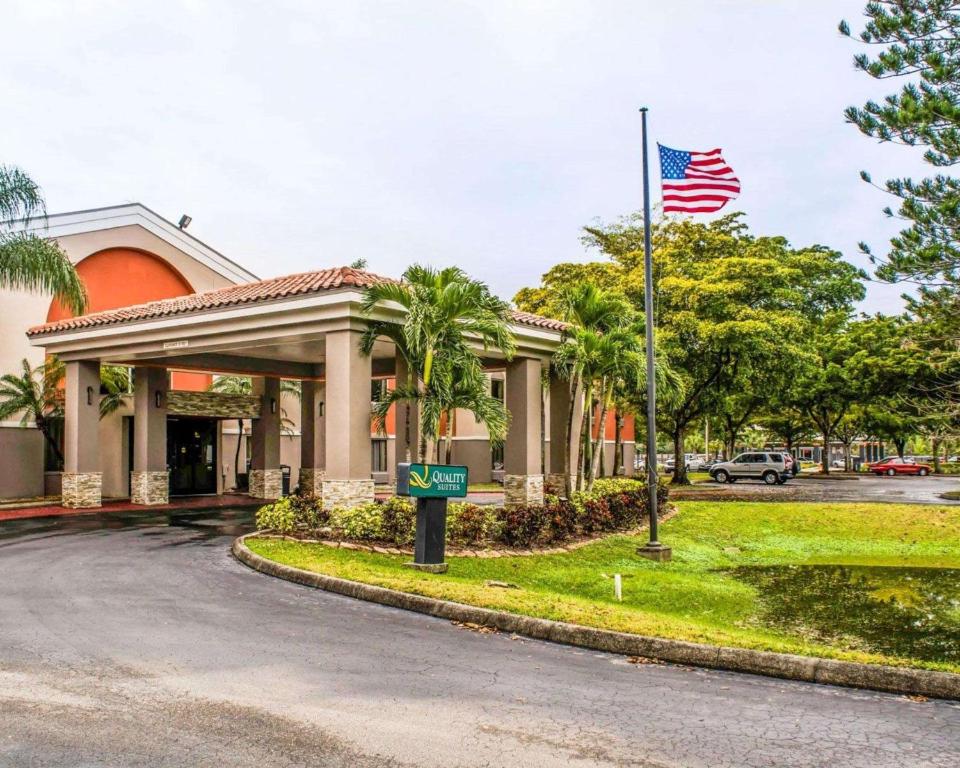 Quality Suites Fort Myers - I-75 - main image