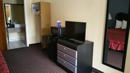 Days Inn by Wyndham St. Petersburg Central - image 2