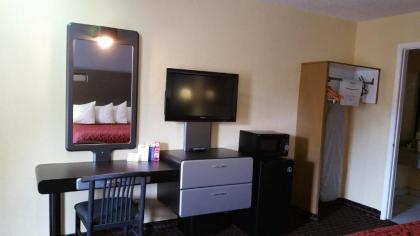 Days Inn by Wyndham St. Petersburg Central - image 3
