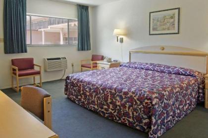 Days Inn by Wyndham Gainesville University - image 3