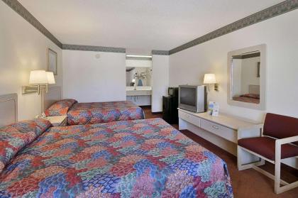 Days Inn by Wyndham Chipley - image 4
