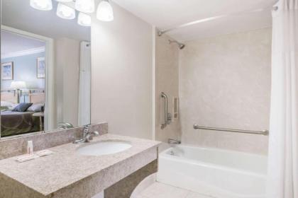 Super 8 by Wyndham Ft Walton Beach - image 5