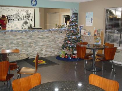 Super 8 by Wyndham Crestview - image 3