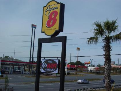 Super 8 by Wyndham Crestview - image 5