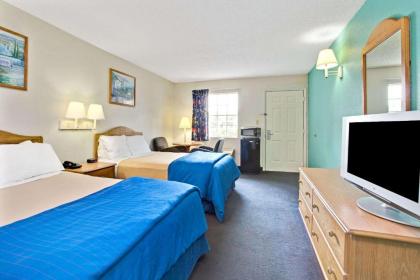 Travelodge Suites by Wyndham MacClenny - image 2