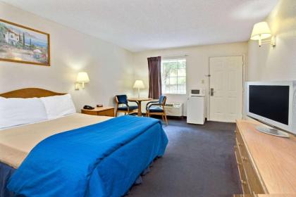 Travelodge Suites by Wyndham MacClenny - image 3