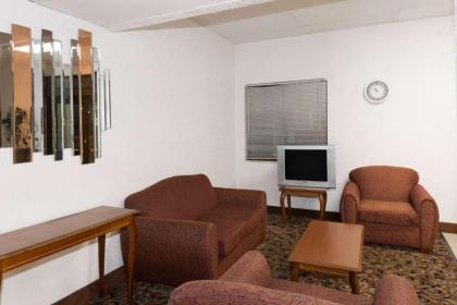 Super 8 by Wyndham Pompano Beach - image 2