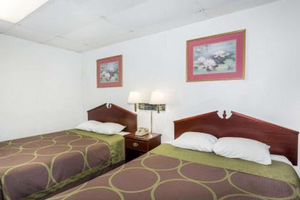 Super 8 by Wyndham Pompano Beach - image 5