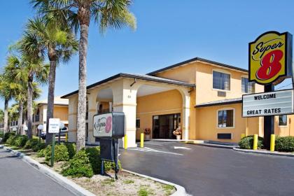 Super 8 by Wyndham St. Augustine Beach - image 2