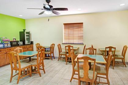 Super 8 by Wyndham St. Augustine Beach - image 3