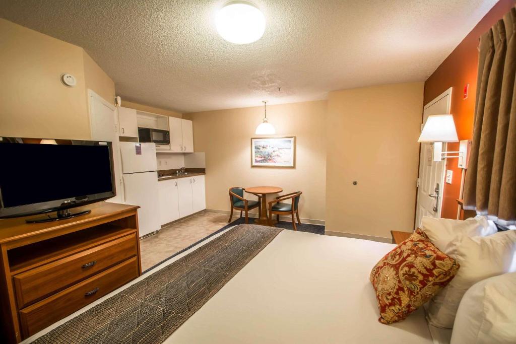 Suburban Extended Stay Hotel Stuart near Federal Hwy 1 - image 3