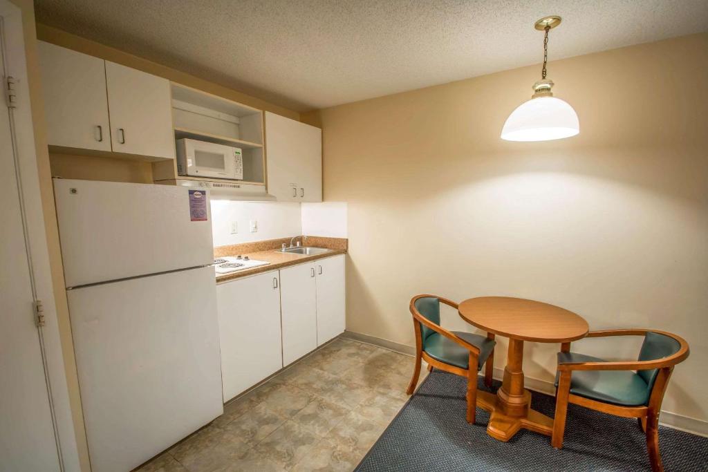 Suburban Extended Stay Hotel Stuart near Federal Hwy 1 - image 4