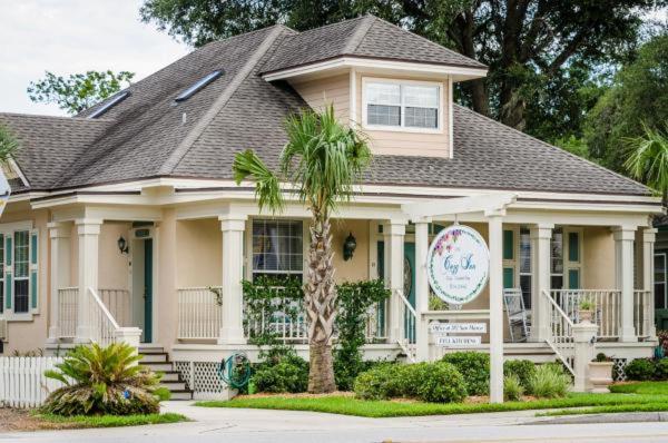 The Cozy Inn - image 2