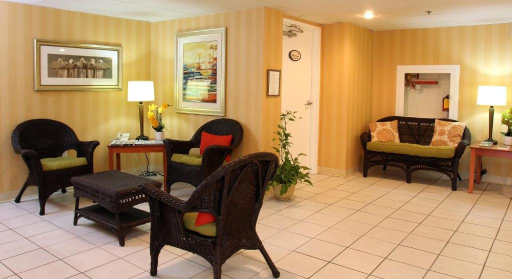 Chart House Suites on Clearwater Bay - image 3