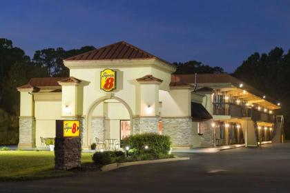 Super 8 by Wyndham Ormond Beach - image 1