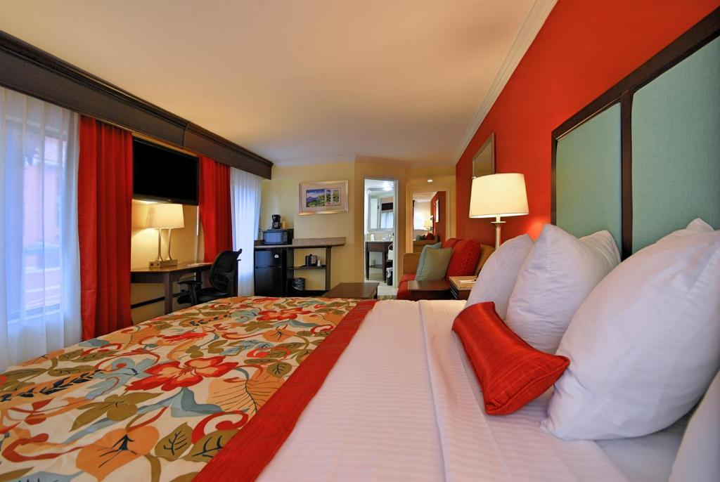 Best Western Plus Palm Beach Gardens Hotel & Suites and Conference Ct - image 2
