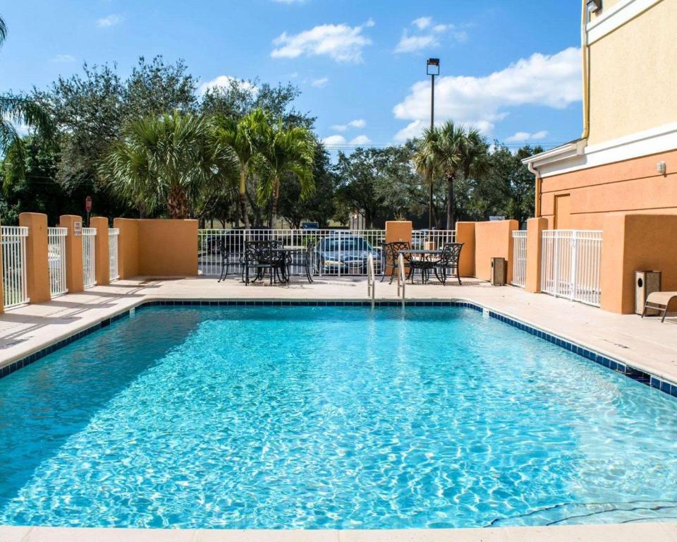 Comfort Inn Fort Myers Northeast - image 4