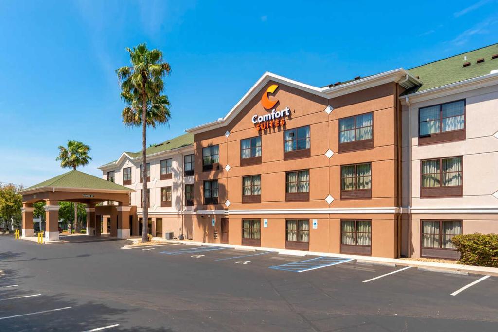 Comfort Suites Tallahassee Downtown - main image