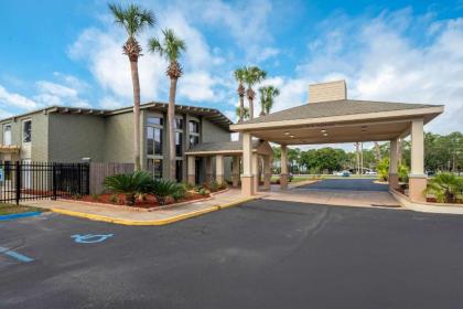 Quality Inn - image 2