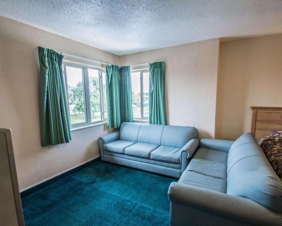 Rodeway Inn Fort Pierce US Highway 1 - image 3