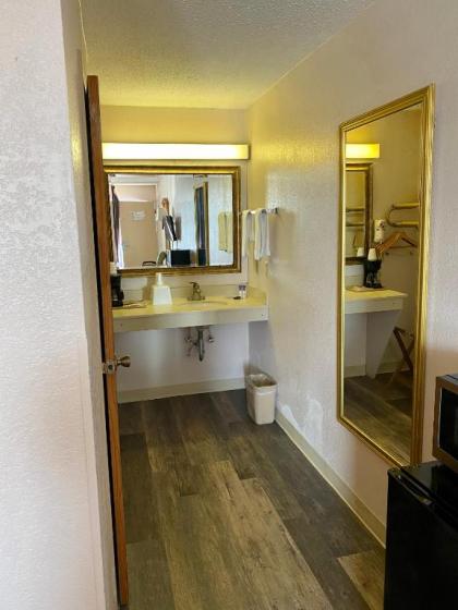 America's Best Value Inn - image 4