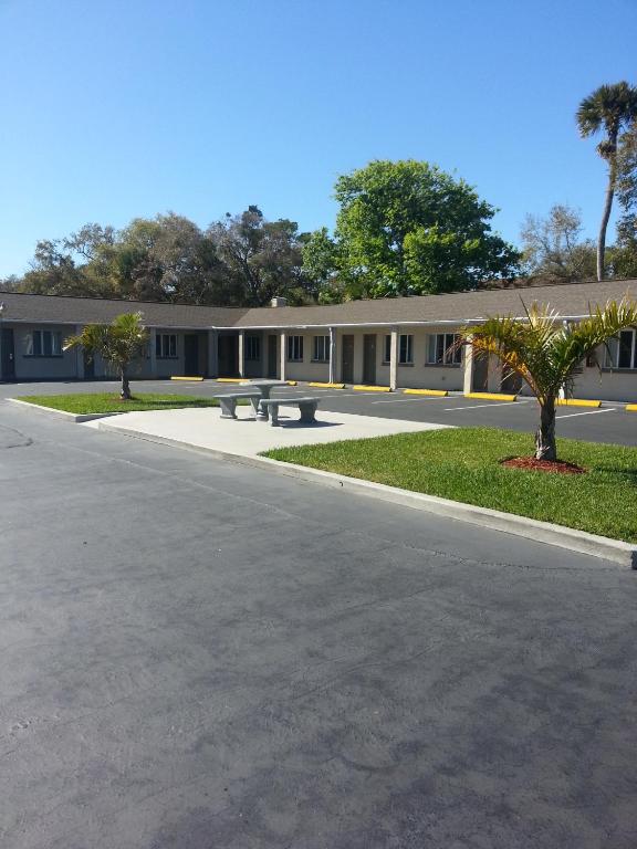 Budget Inn of Daytona Beach - image 2
