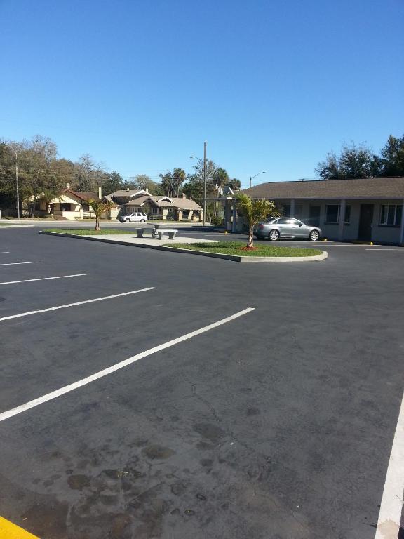 Budget Inn of Daytona Beach - image 3
