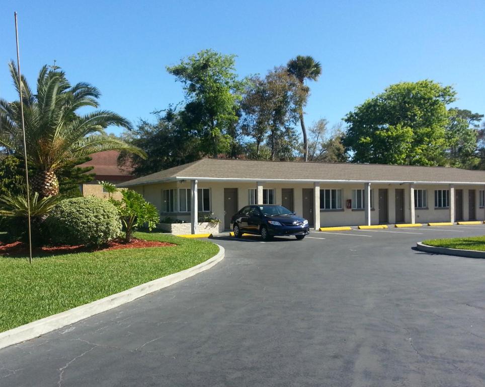 Budget Inn of Daytona Beach - image 4