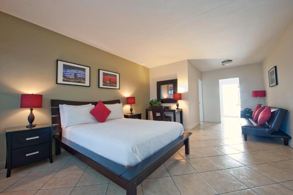 Suites on South Beach - main image