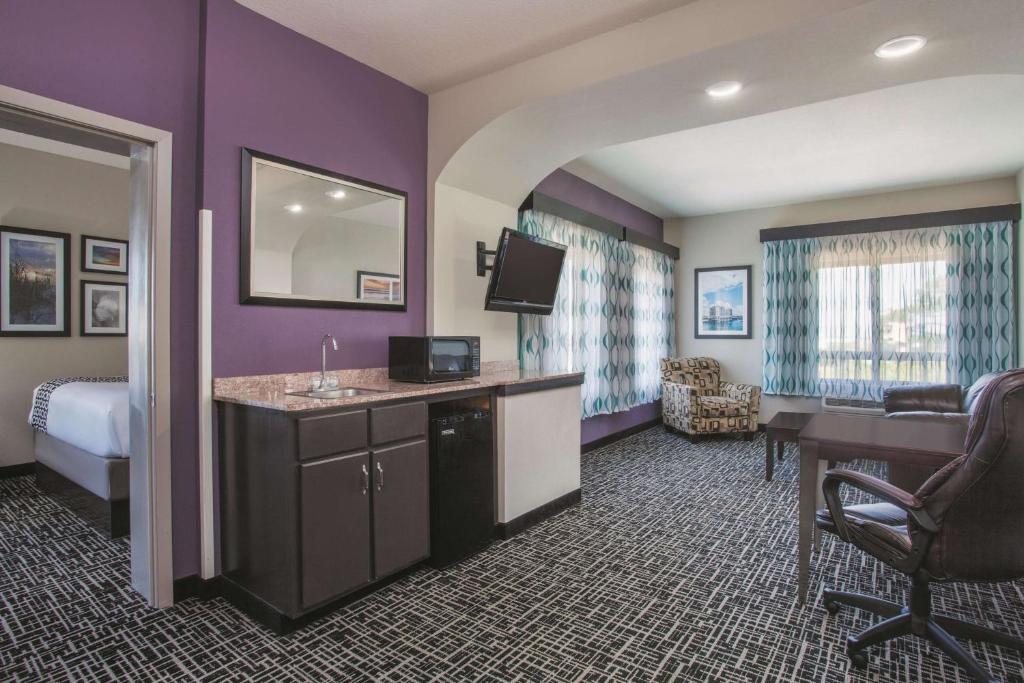 La Quinta by Wyndham Fort Walton Beach - image 4