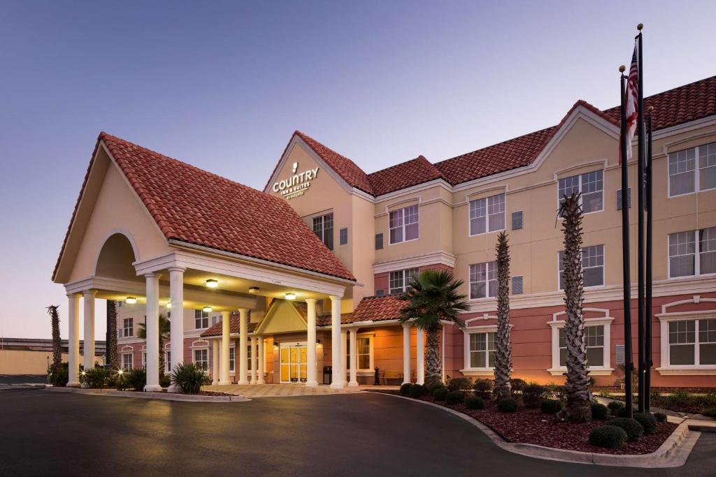 Country Inn & Suites by Radisson Crestview FL - main image