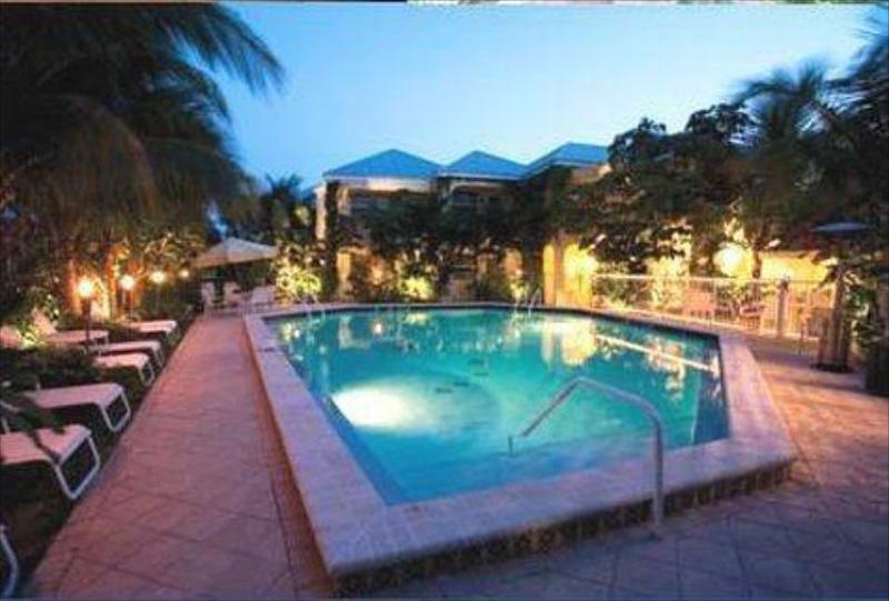 The Caribbean Court Boutique Hotel - image 3