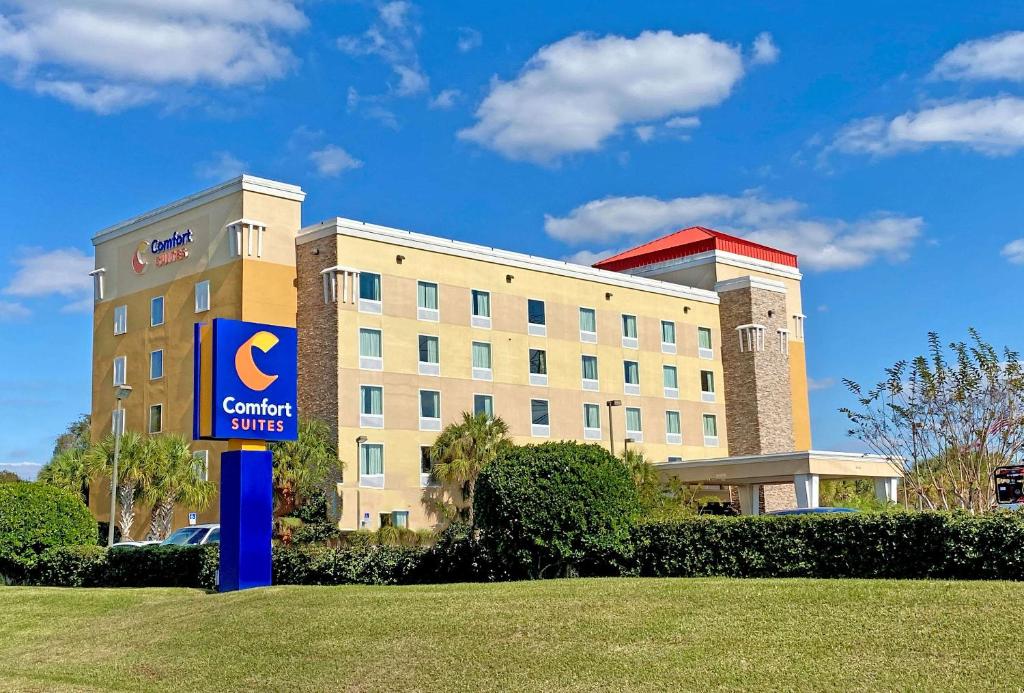 Comfort Suites Tampa Fairgrounds - Casino - main image