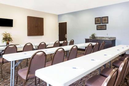 Microtel Inn & Suites by Wyndham Spring Hill/Weeki Wachee - image 4