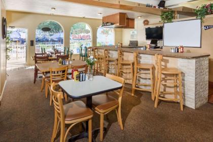 Days Inn by Wyndham Fort Myers Springs Resort - image 2