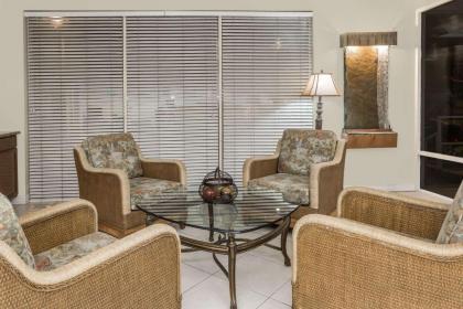 Days Inn by Wyndham Fort Myers Springs Resort - image 4