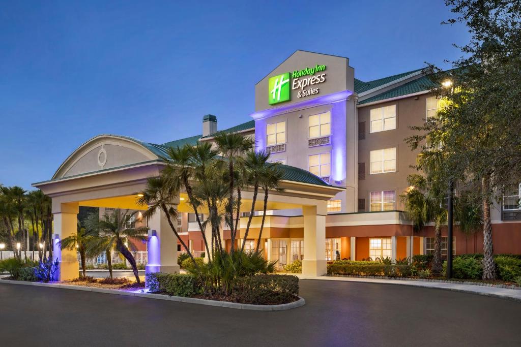 Holiday Inn Express & Suites Sarasota East an IHG Hotel - main image