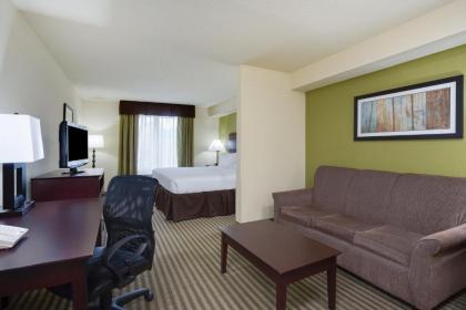 Holiday Inn Express & Suites Sarasota East an IHG Hotel - image 2