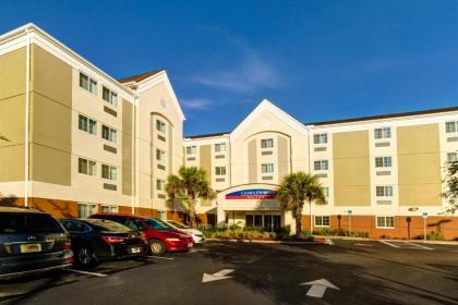 Candlewood Suites Fort Myers Interstate 75 an IHG Hotel - image 1