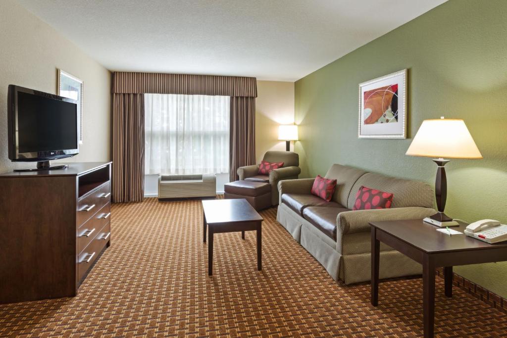 Holiday Inn Daytona Beach LPGA Boulevard an IHG Hotel - image 2
